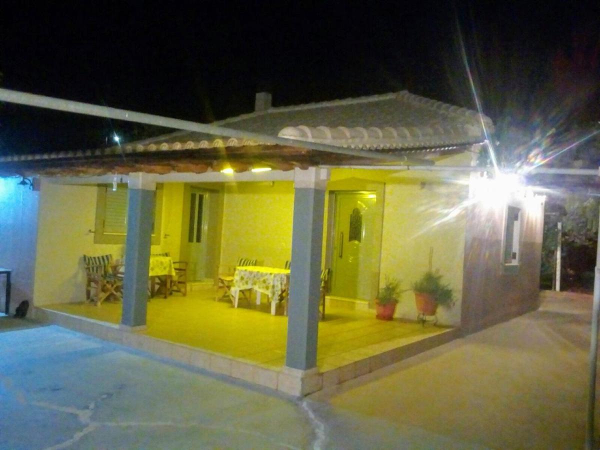 Ozena Countryside Apartment Vromonerion Экстерьер фото
